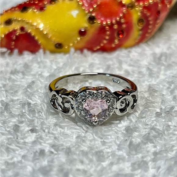 Size 7 Sterling and pink heart 🩷 rhinestone ring NWOT-cute - Picture 2 of 7